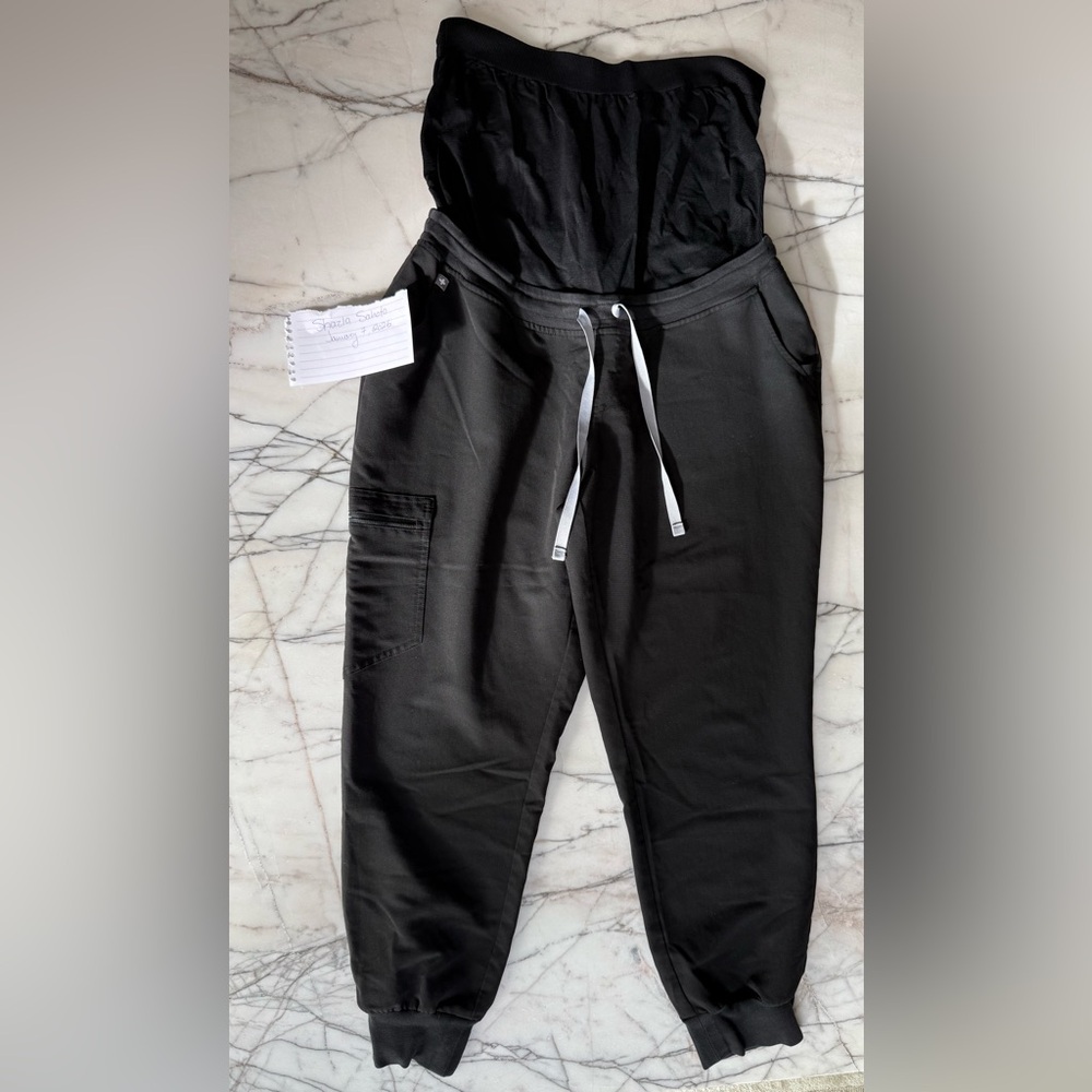 Large figs maternity zamora joggers